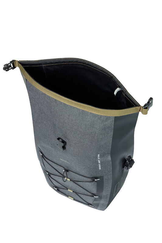 Basil - Navigator Storm Large Waterproof Single Bag (MIK Studs)