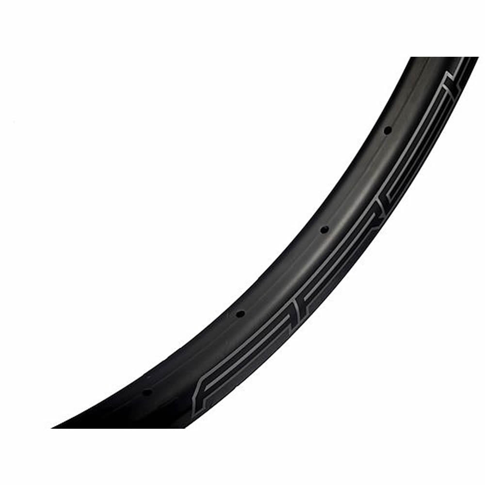 Stans NoTubes ARCH CB7 CARBON