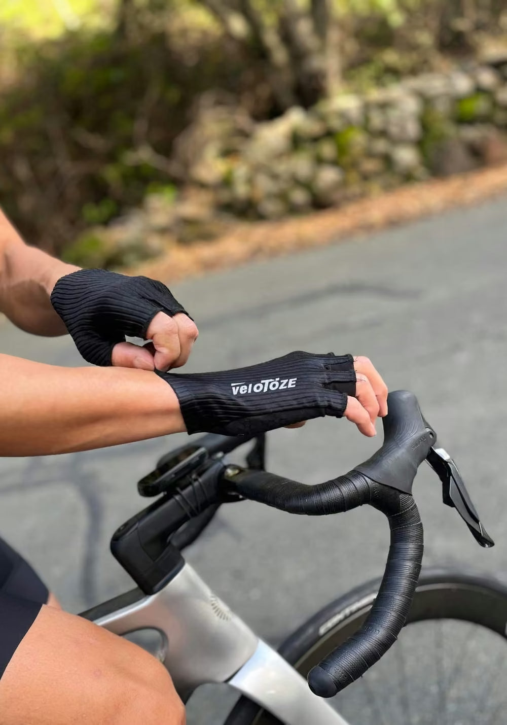 VeloToze Featherweight Aero Gloves