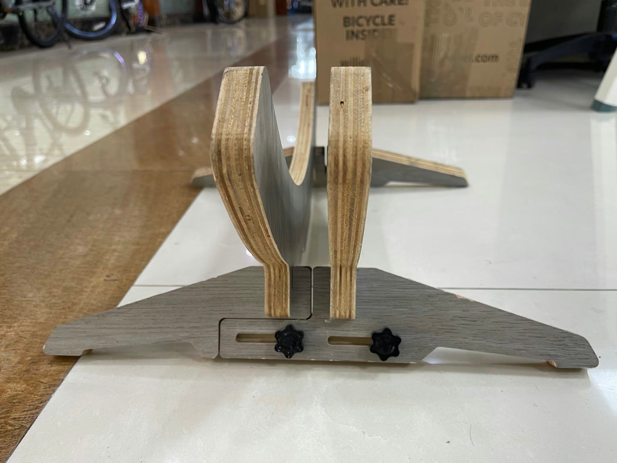 X-LAB XDS Plywood Adjustable Width Bike Display Stand