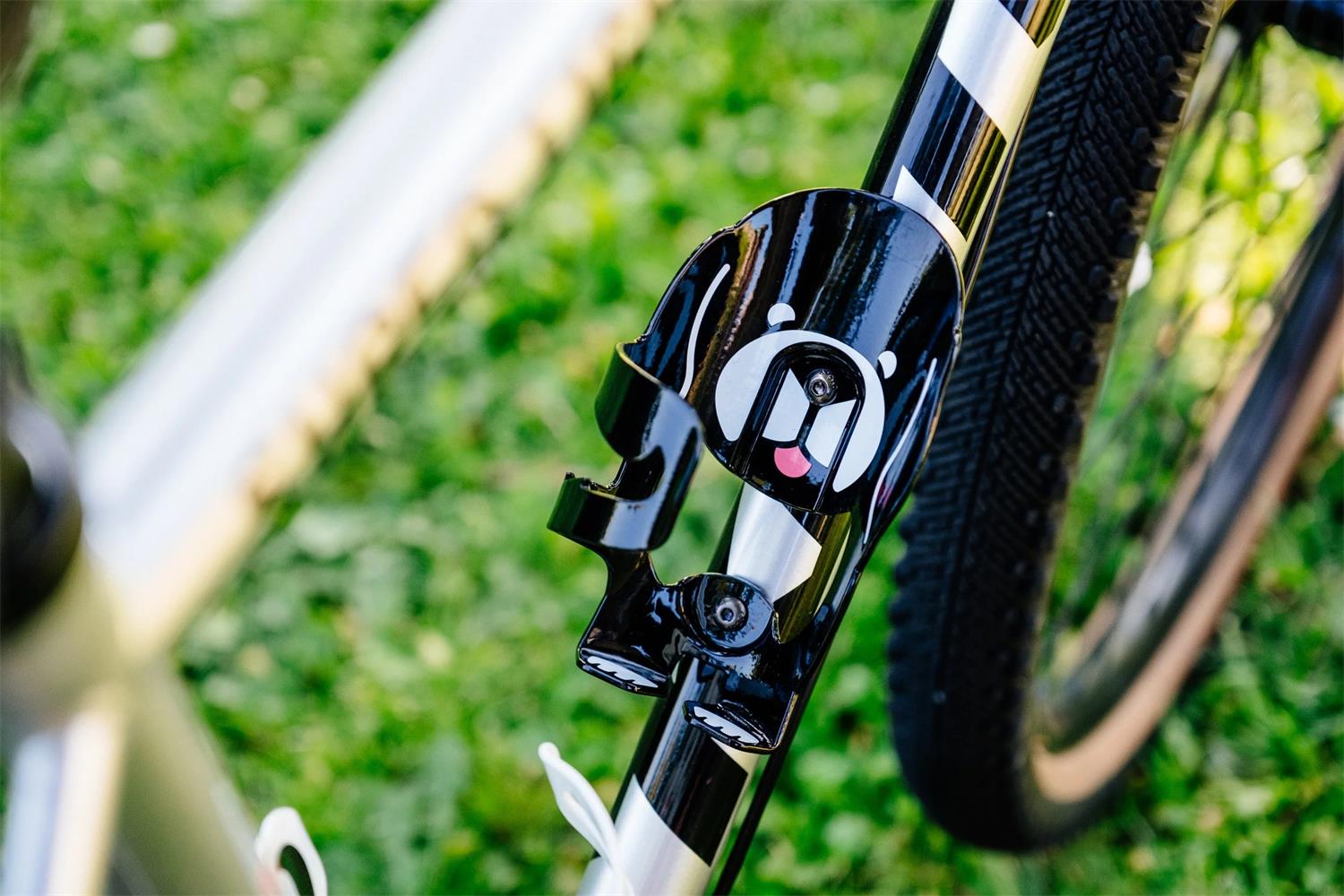 PDW Very Good Dog Bottle Cage