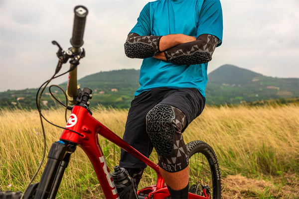 Seryt Adult Flow Knee Protection - Arlecchino