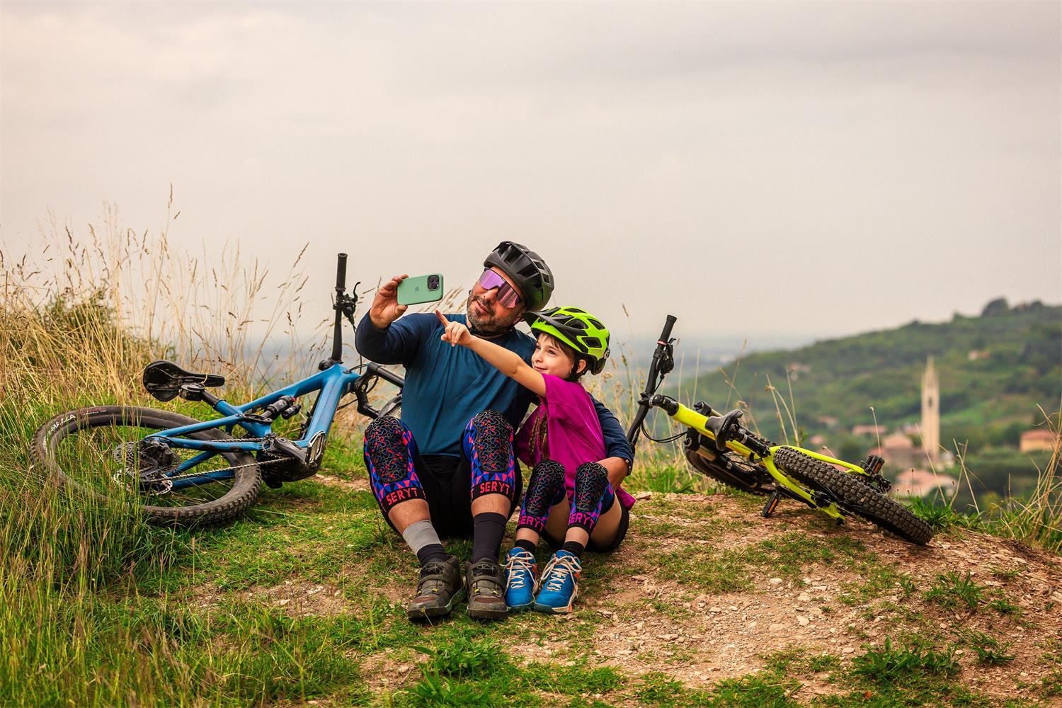 Seryt Youth Flow Knee Guards - Arlechinno