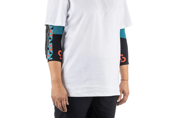 Seryt Adult Flow Elbow Protection - Arlecchino