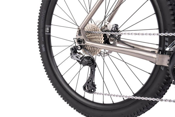 Bombtrack Hook EXT Ti / Titanium/Black