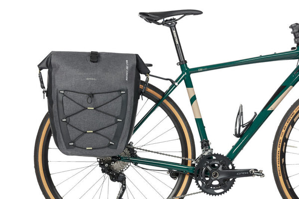 Basil - Navigator Storm Medium Waterproof Single Bag (MIK Studs)