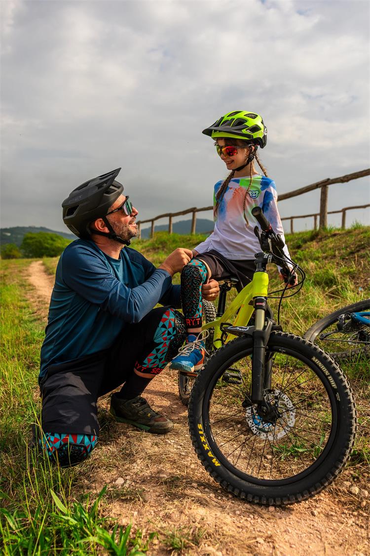 Seryt Youth Flow Knee Guards - Arlechinno