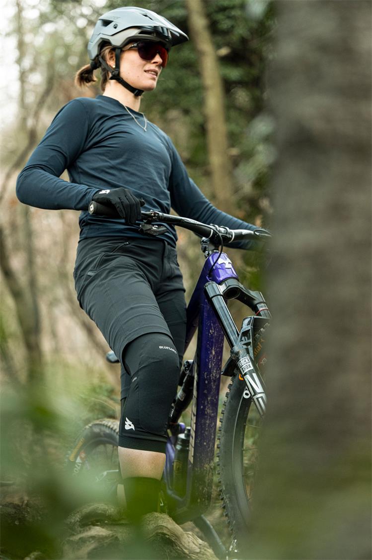 Bluegrass Aura Knee Guards