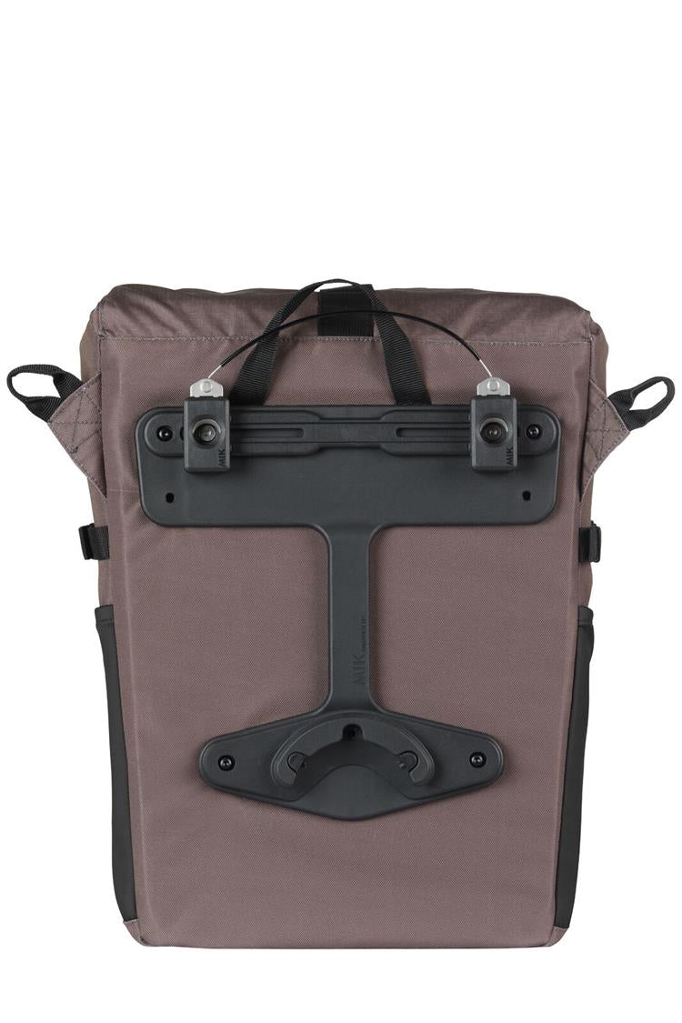 Basil - Move Commuter Bicycle bag (MIK Studs) 15L