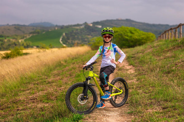 Seryt Youth Flow Knee Guards - Arlechinno