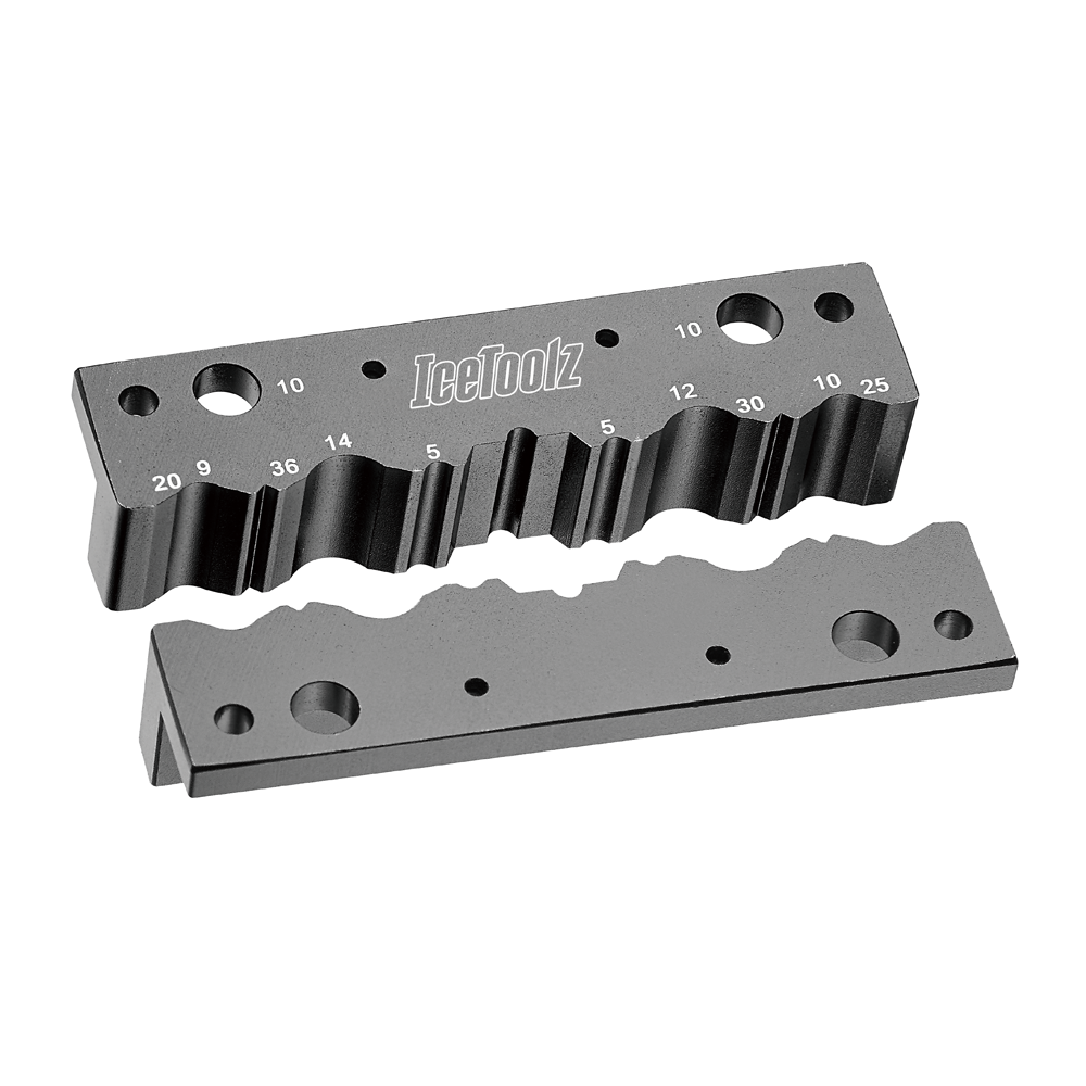 IceToolz Axle Vice with Magnets, #E122