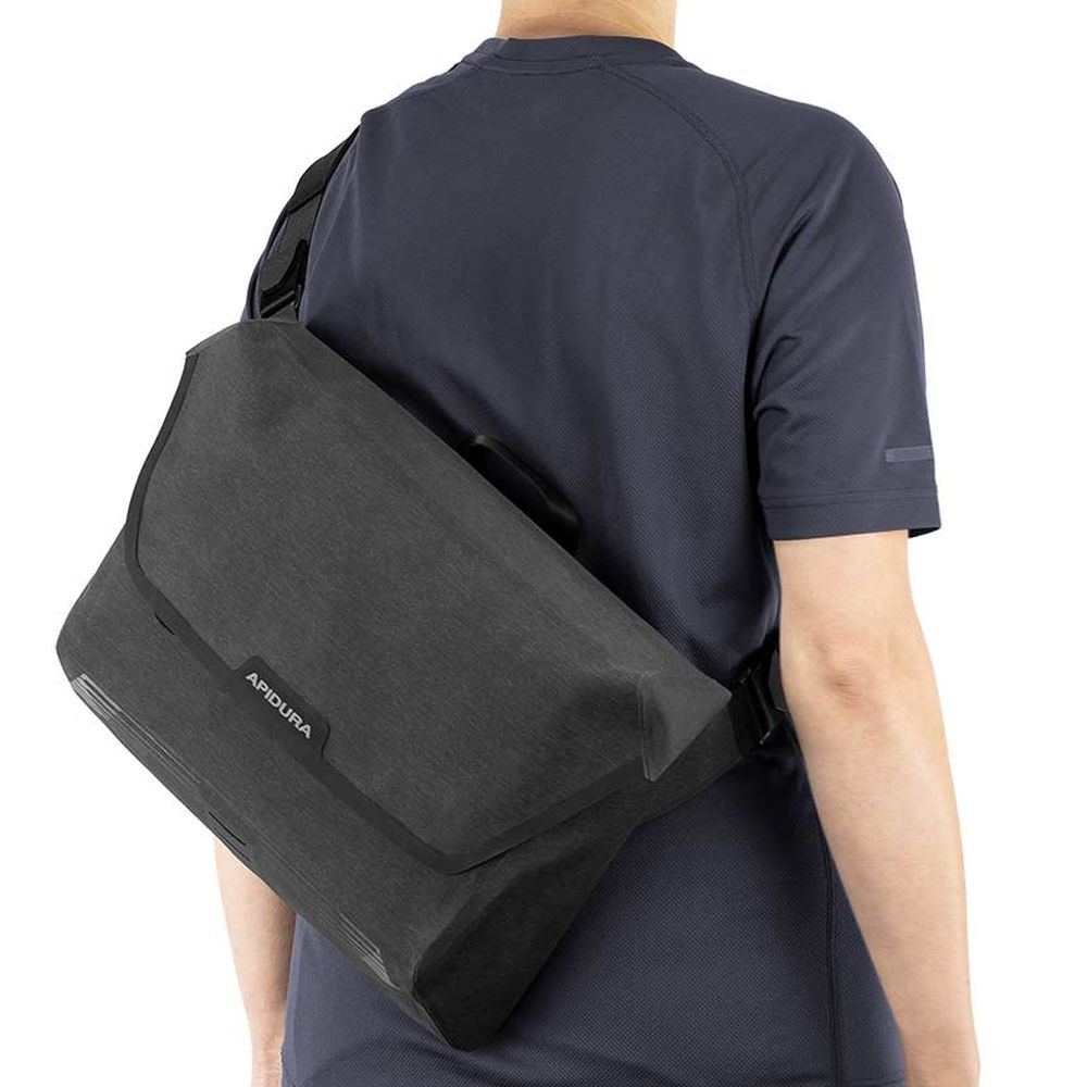 Apidura City Messenger 13